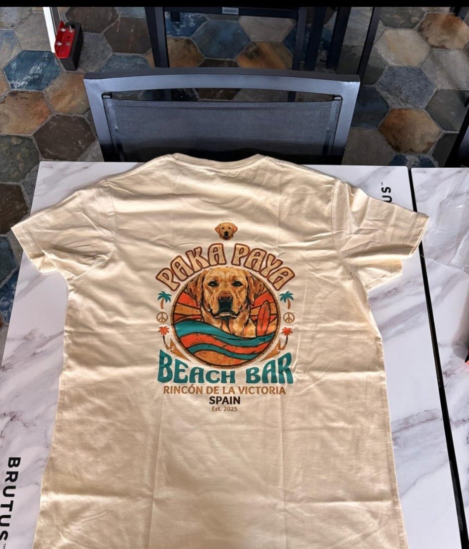 Camiseta PakáPayá crema, estampado en la espalda